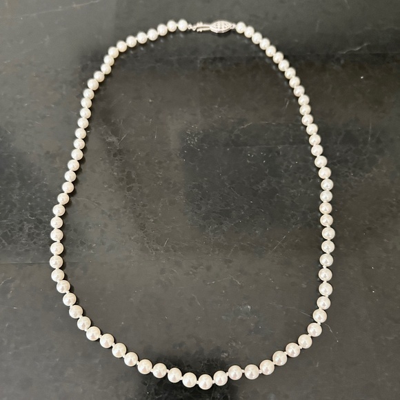 Pearl Necklace With Sterling Silver Clasp - Picture 1 of 3